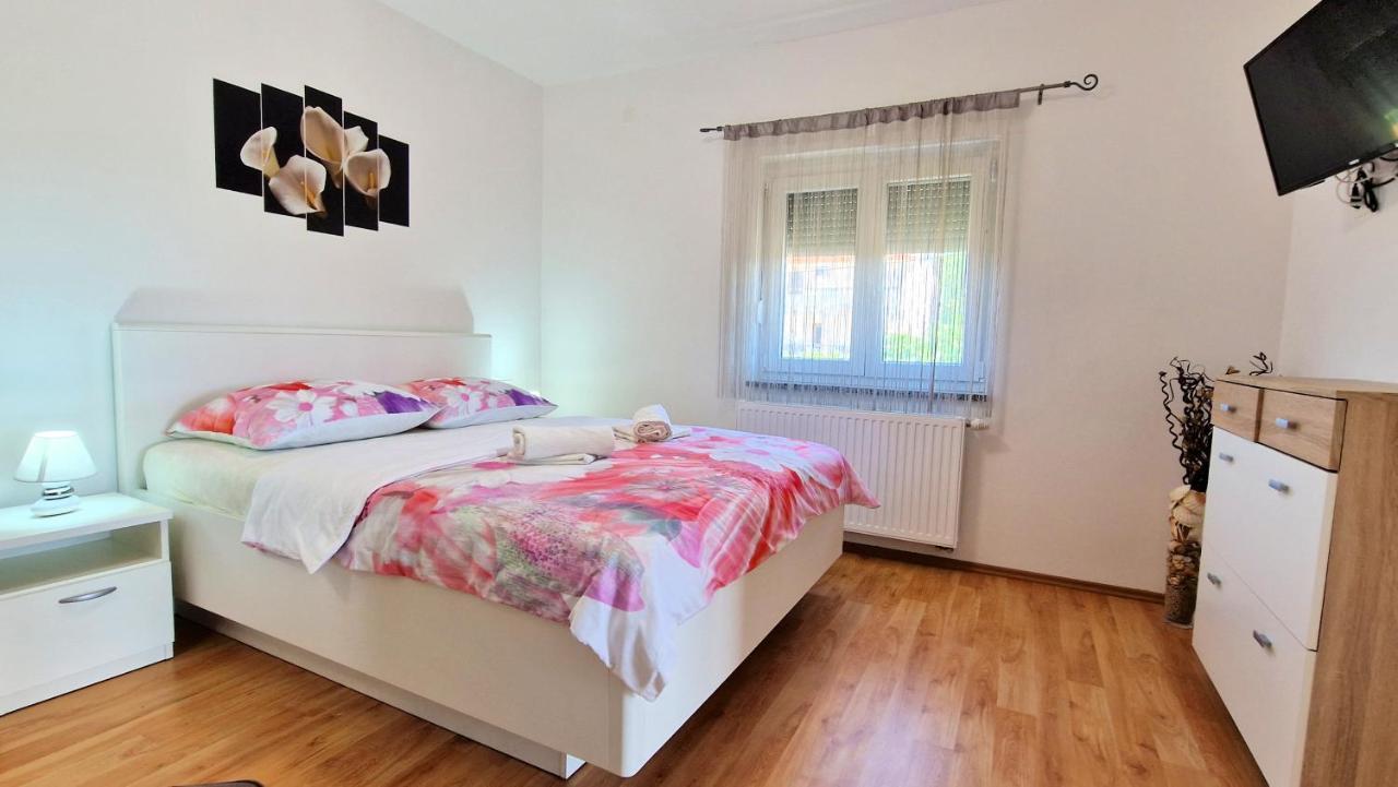 Apartments Pinezic Skrbčići 外观 照片