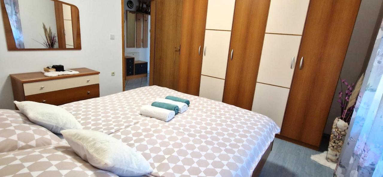 Apartments Pinezic Skrbčići 外观 照片