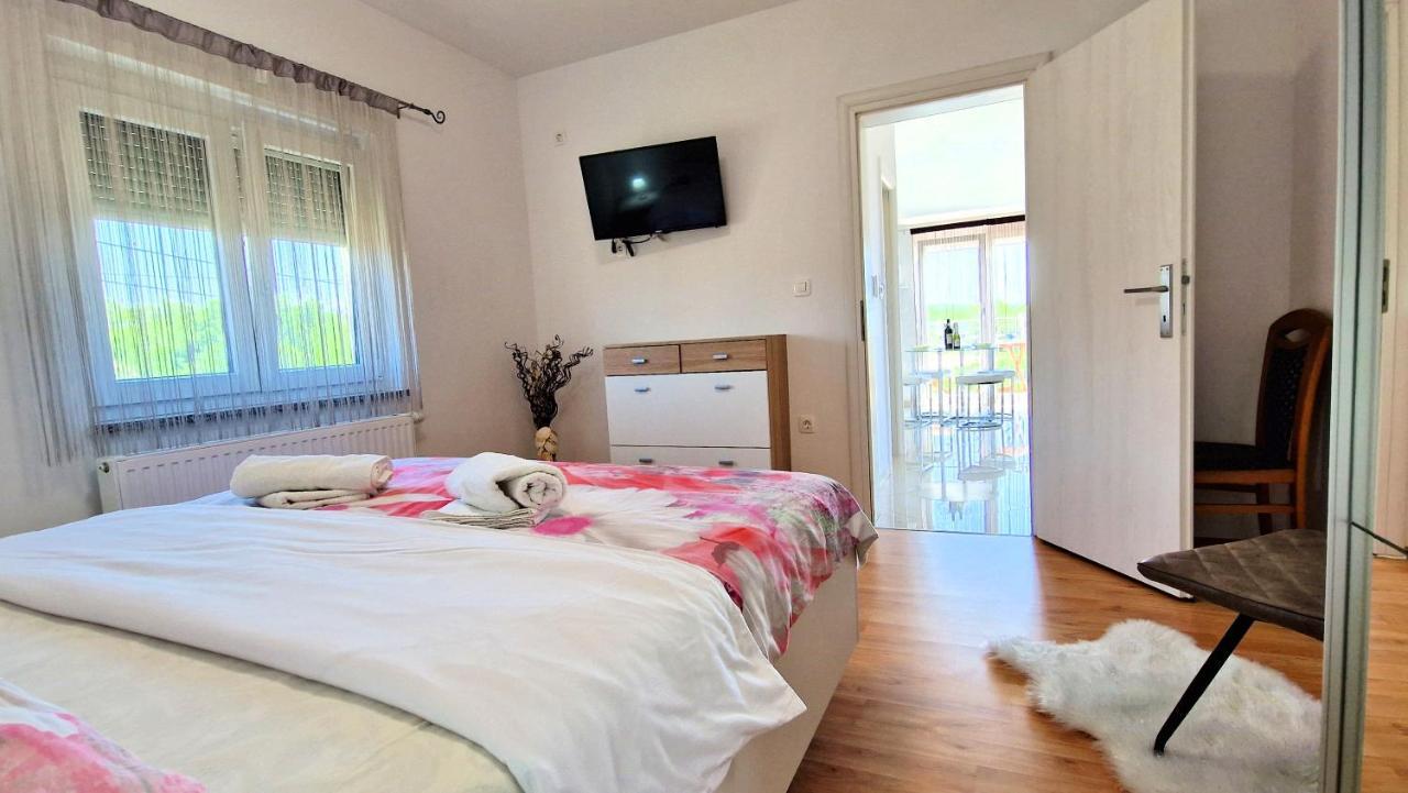 Apartments Pinezic Skrbčići 外观 照片