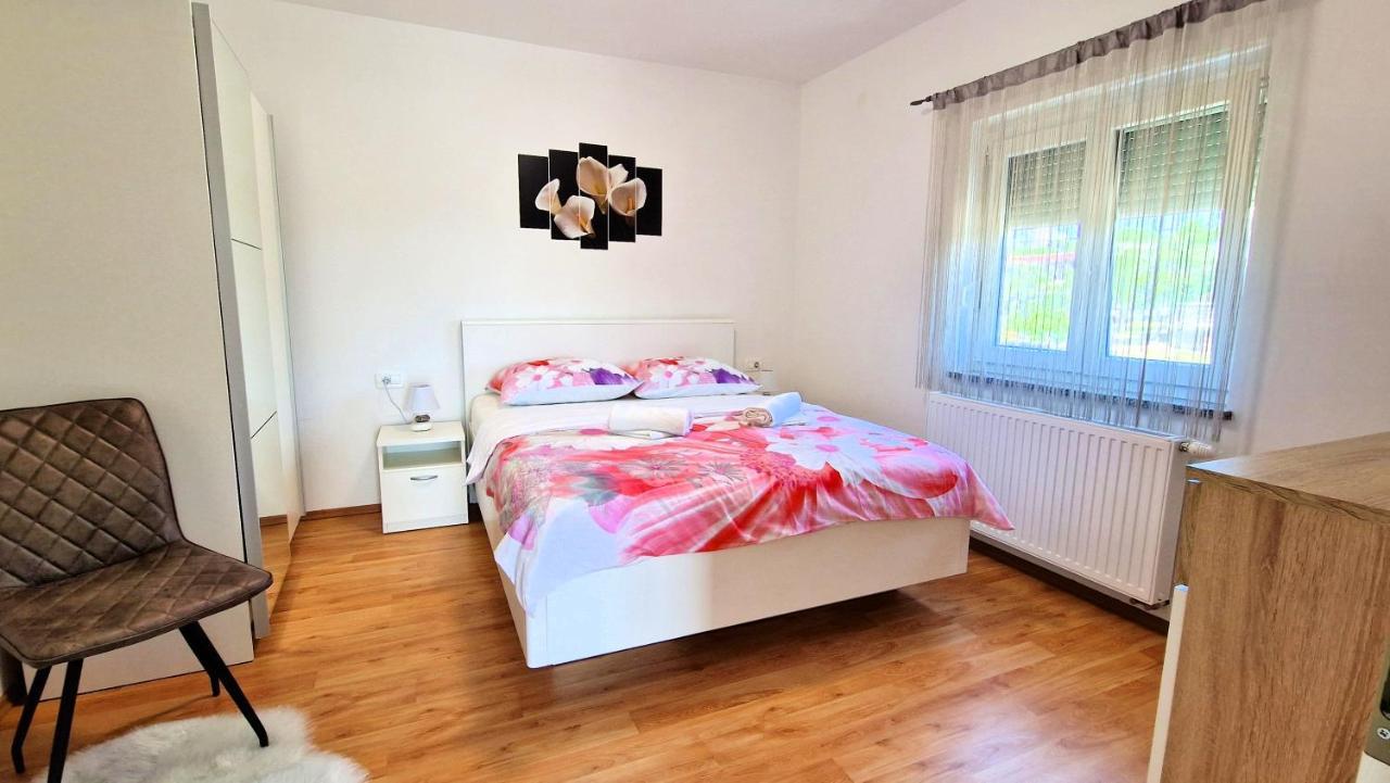 Apartments Pinezic Skrbčići 外观 照片