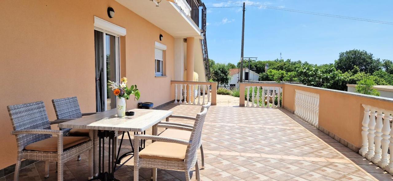 Apartments Pinezic Skrbčići 外观 照片